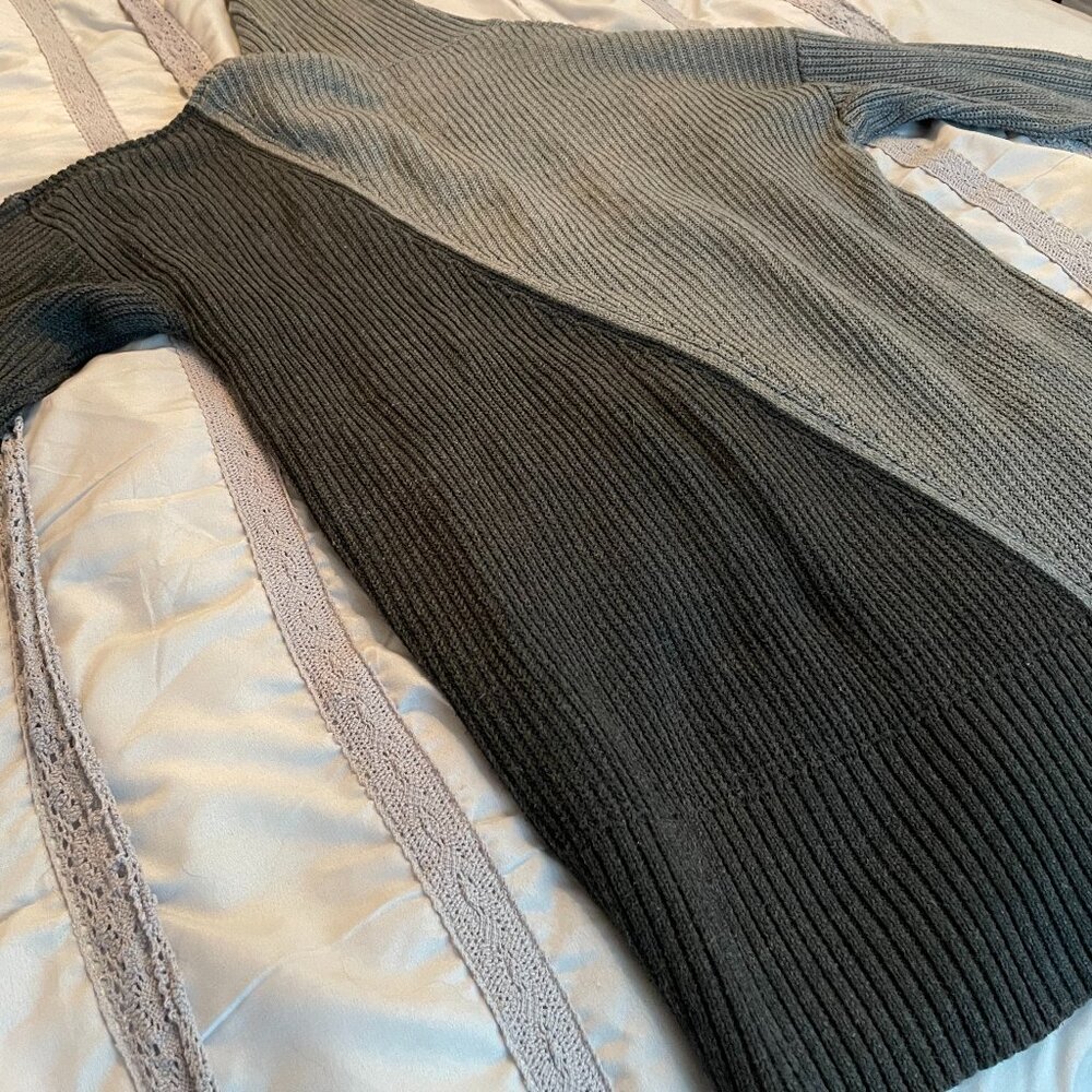 Gray Color-Block Tunic Sweater - Picture 2 of 6